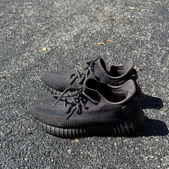 Yeezy Other - Black YEEZY V2- Static